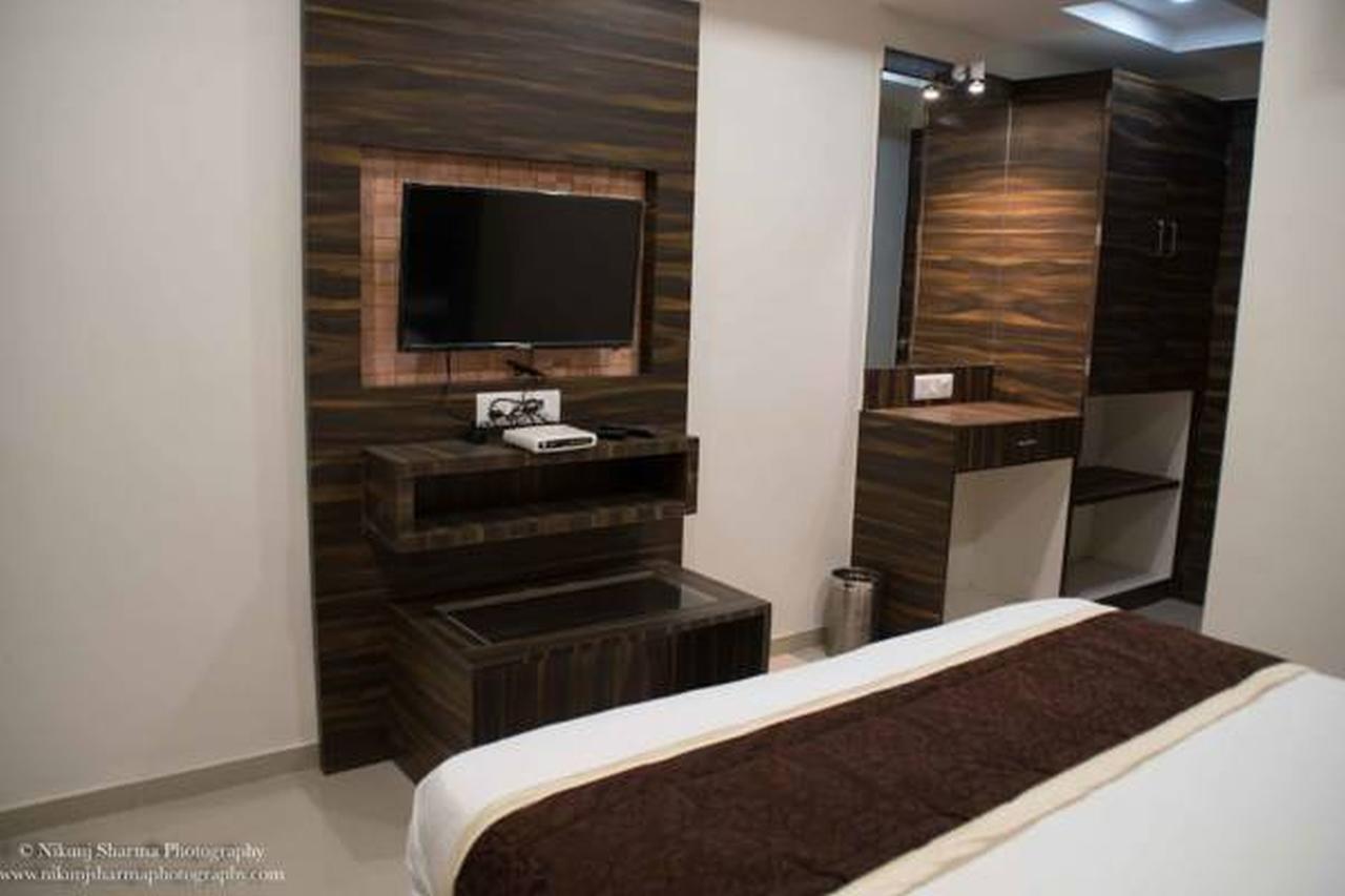 Hotel Gitanjali Inn By Bizzgrow Hotels 阿穆达巴 外观 照片